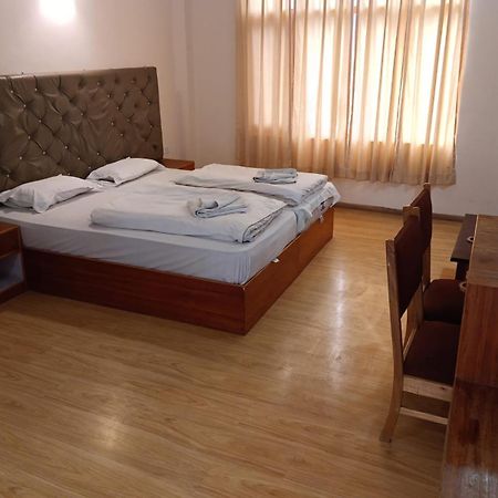 Hotel Dimbir Regency レー エクステリア 写真