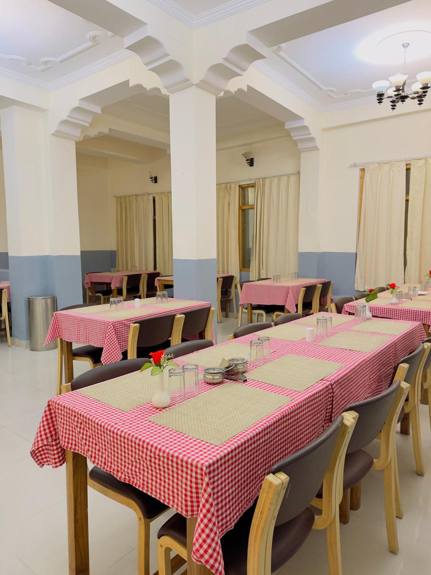 Hotel Dimbir Regency レー エクステリア 写真