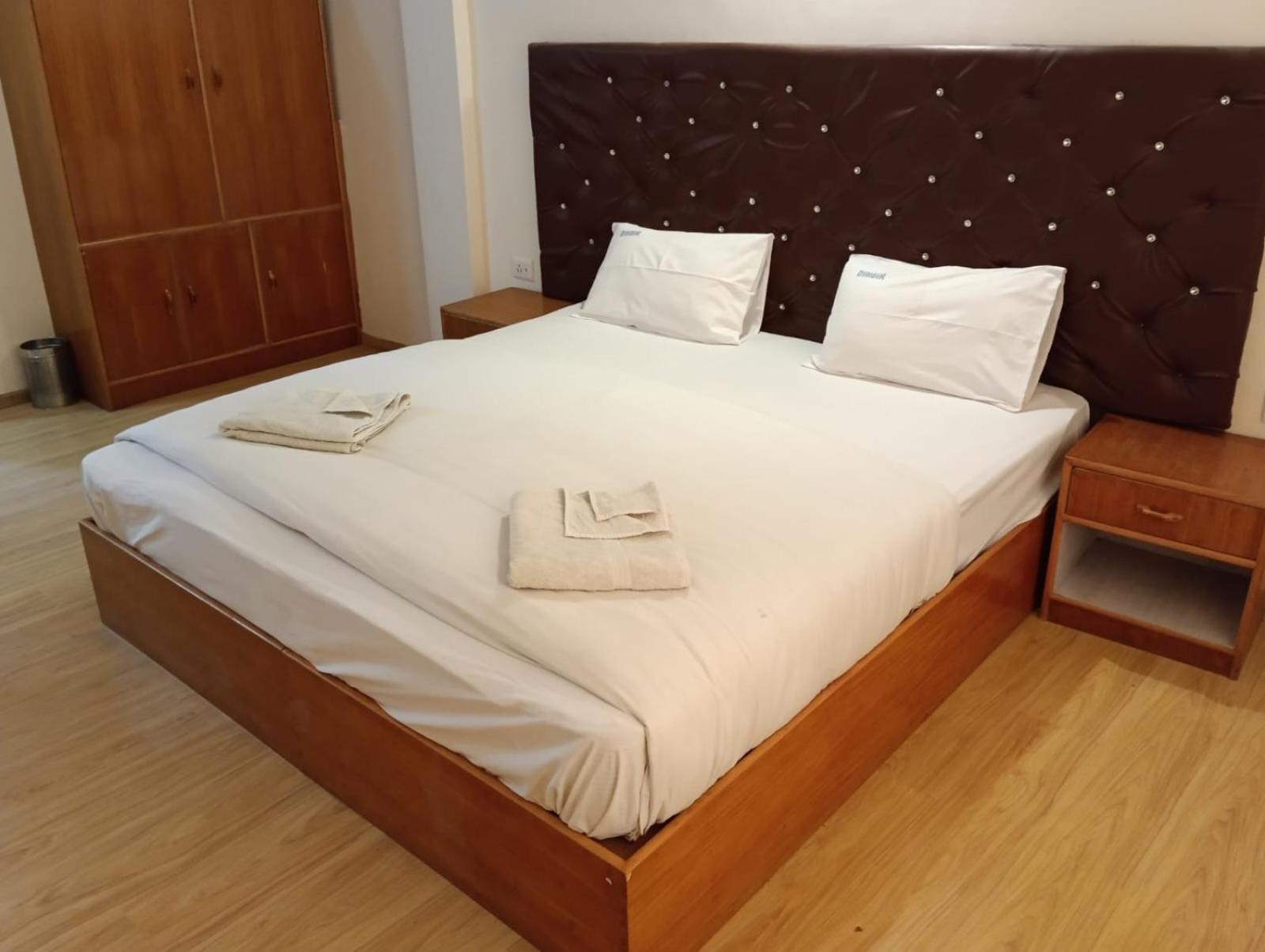 Hotel Dimbir Regency レー エクステリア 写真