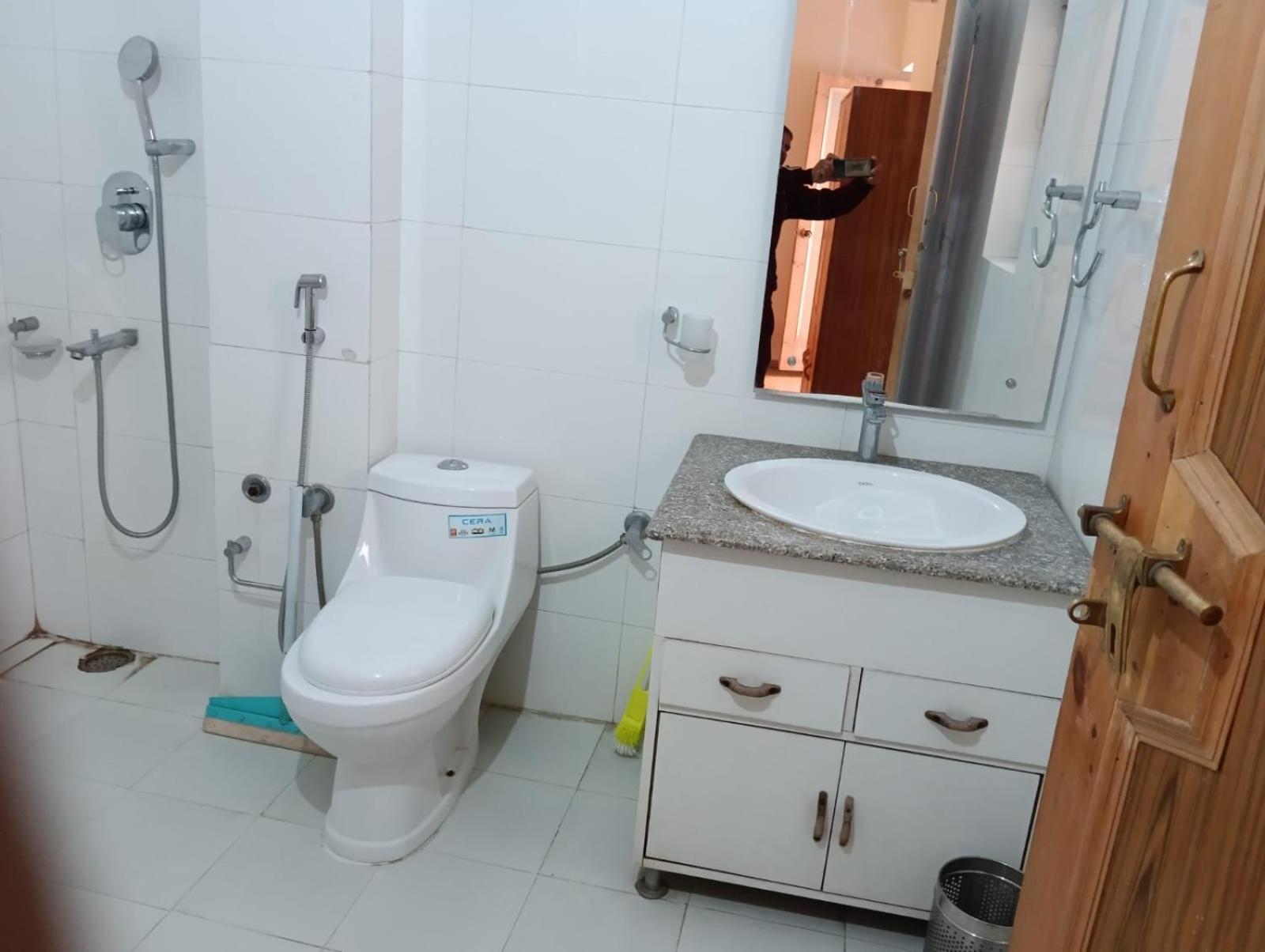 Hotel Dimbir Regency レー エクステリア 写真